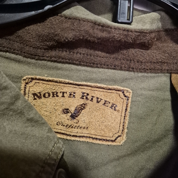 Olive Green Button-Up Shirt with Brown Accents - Picture 5 of 9